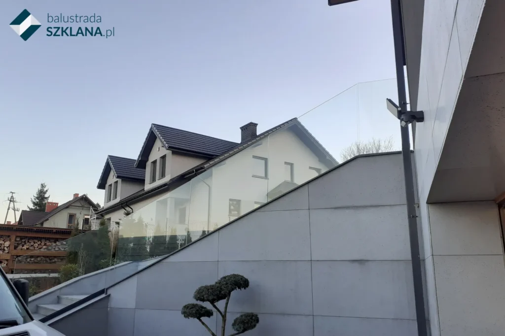 Szklana balustrada zewnetrzna