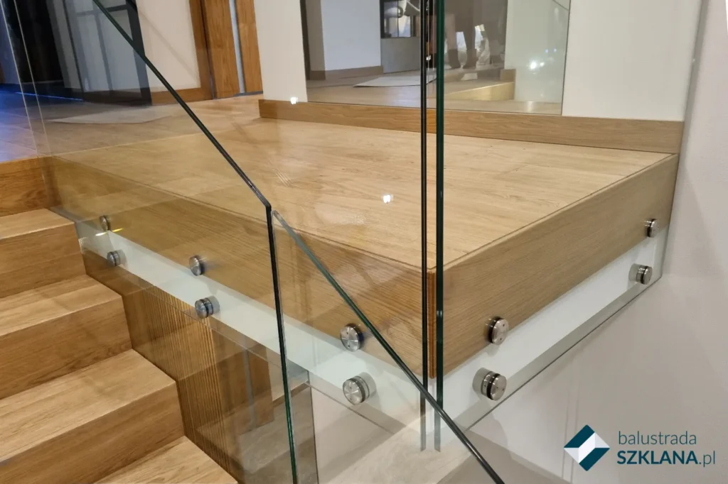 Szklane balustrady na wymiar z rotulami cena