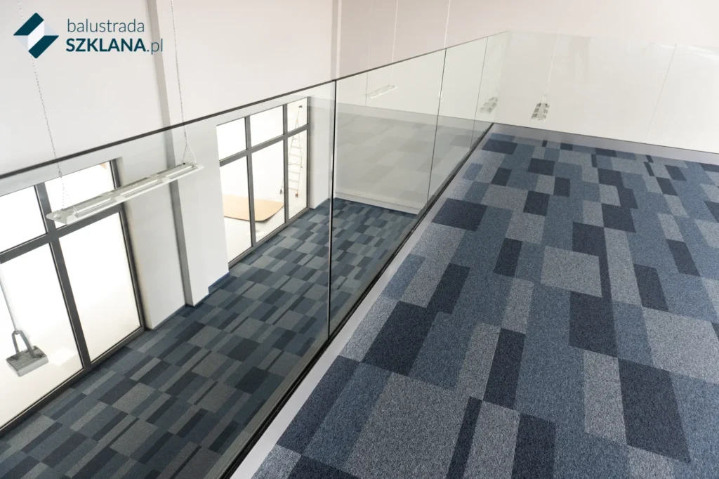Balustrada szklana system profilowy biuro