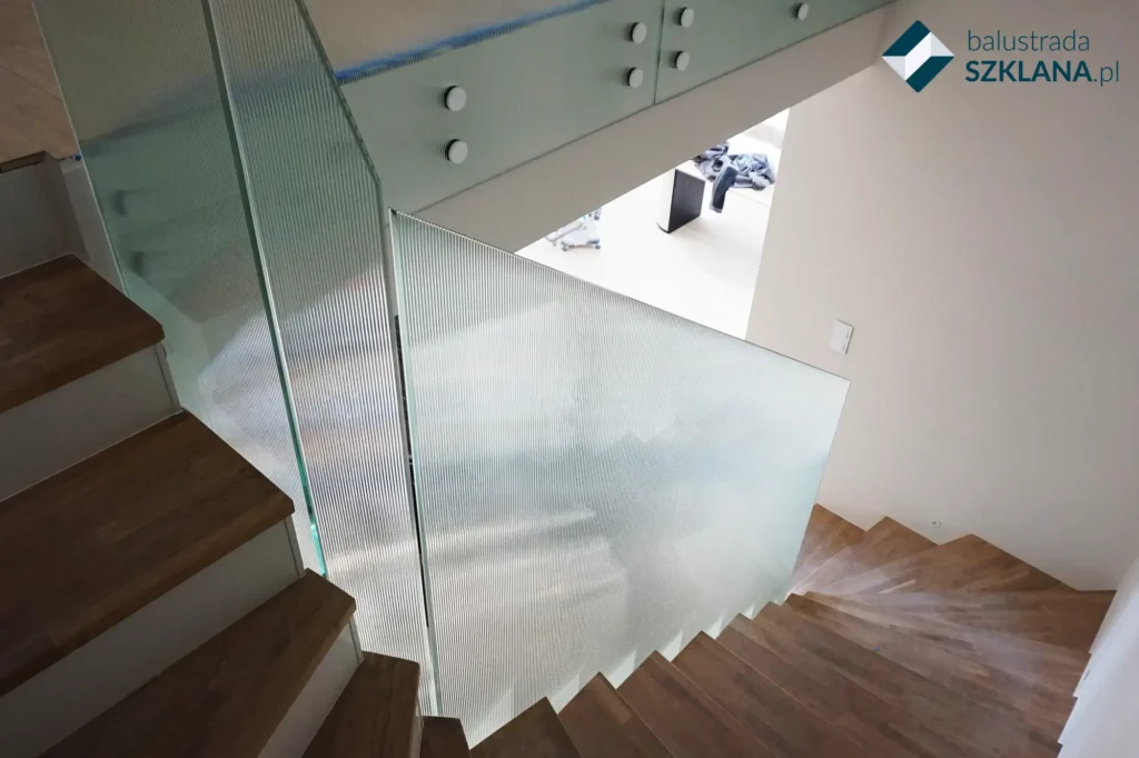 Balustrada szklana szklo ryflowane