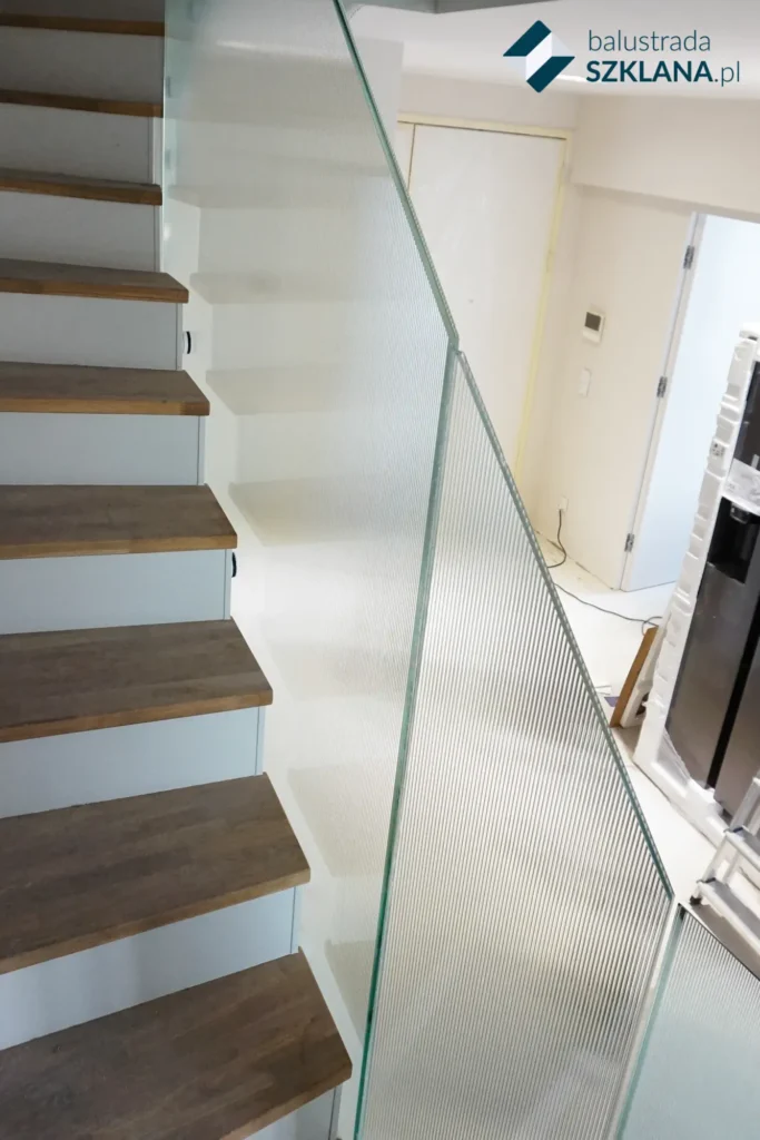 Balustrada szklana wewnetrzna szklo ornamentowe