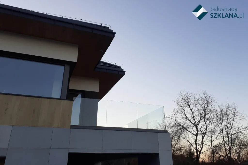 Balustrady balkonowe nowoczesne ze szkla