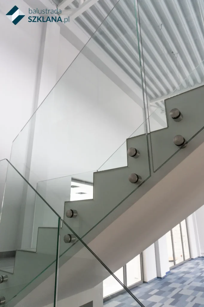 Nowoczesna balustrada ze szkla do biura