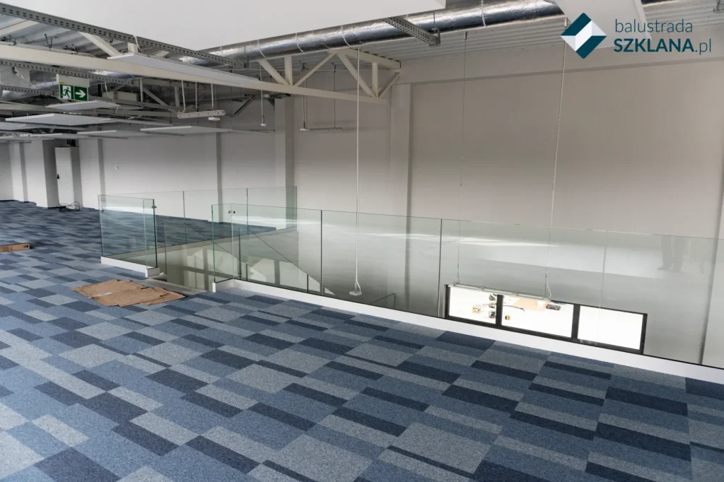 Nowoczesne balustrady​ wewnetrzne do biura
